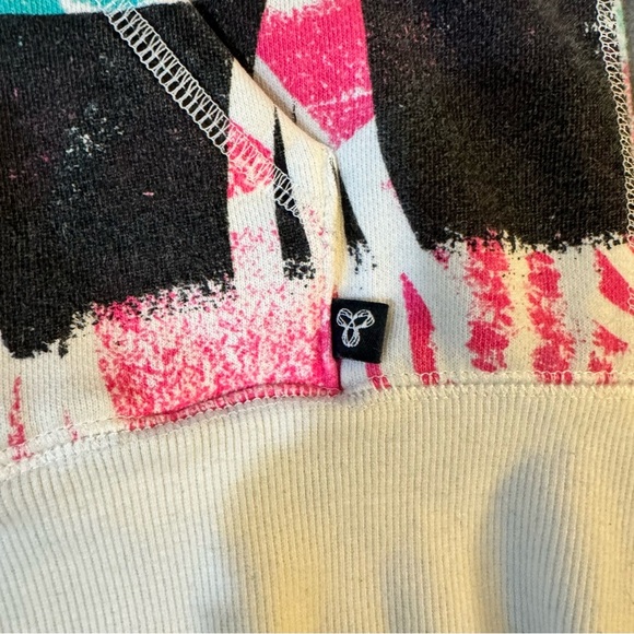 TNA Pink and Teal Graphic Hoodie

#1221 - Picture 4 of 11